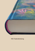 Cover mit Leinen „Noch in diesem Leben“ mit Texten und Illustrationen von Nora Teichert